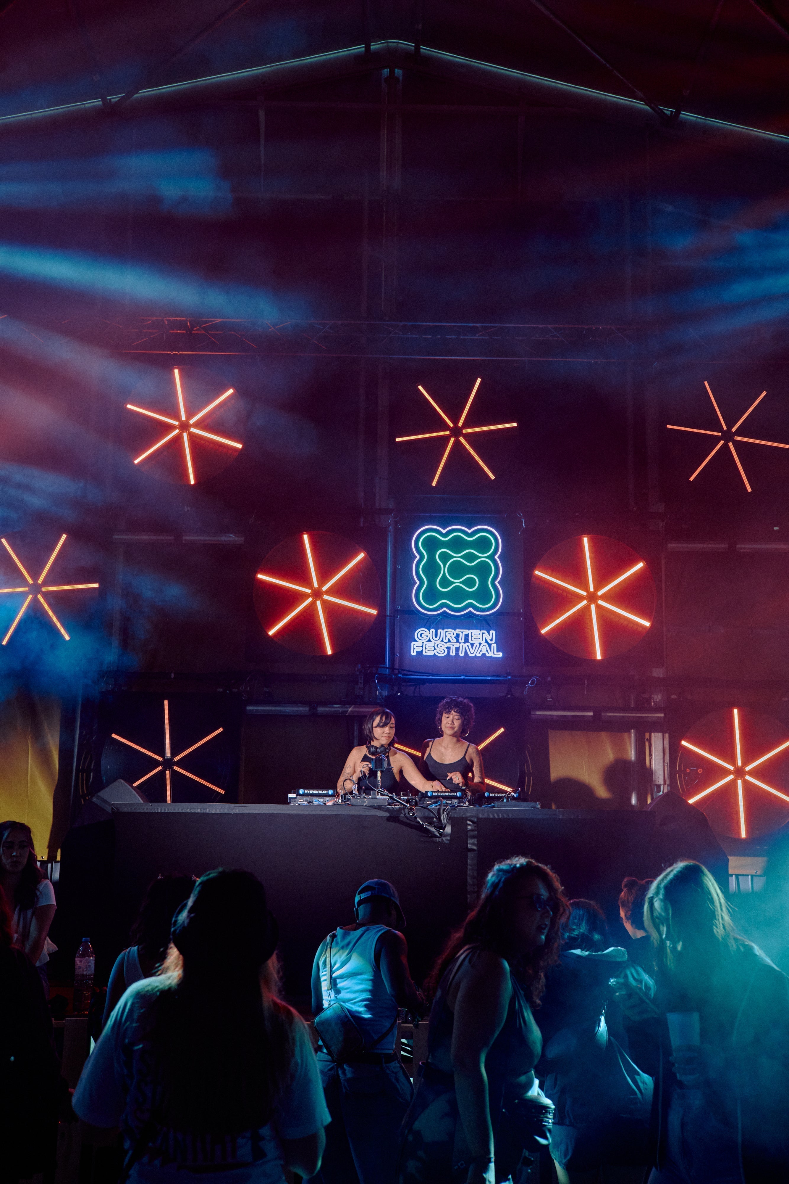 Neon Signs für das Gurtenfestival 2025 – Bühnenlicht mit Wirkung