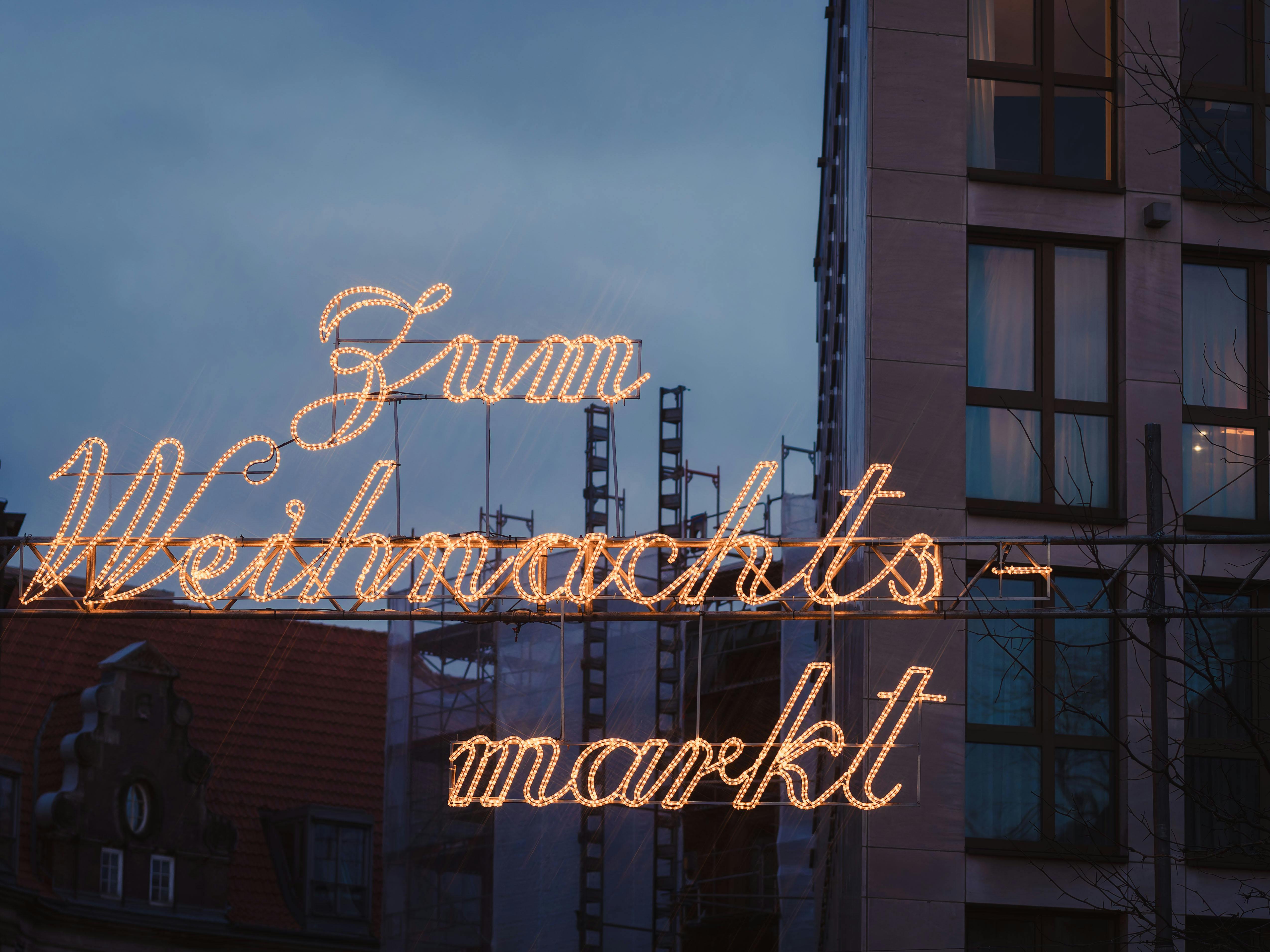 Wie Sie die richtige Leuchtreklame in der Schweiz wählen